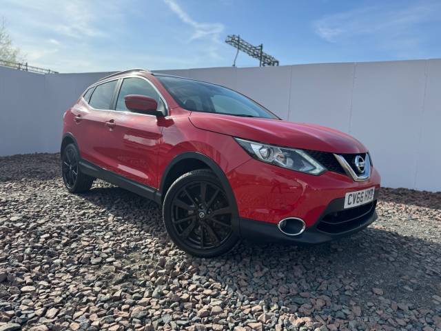 Nissan Qashqai 1.5 dCi Tekna 5dr Hatchback Diesel Red
